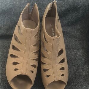 TOP Moda Tan Heels with Peep Toe Design